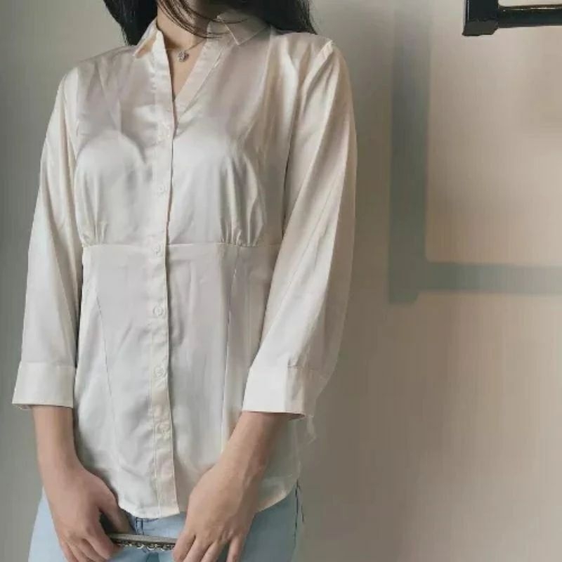 Isuga blouse satin broken white