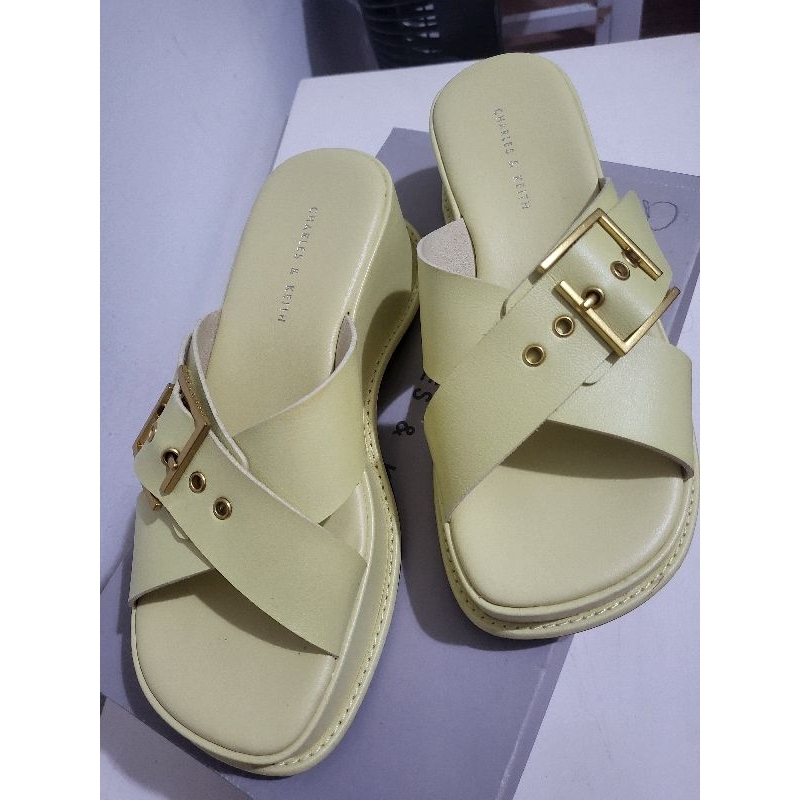 preloved sendal charles&keith