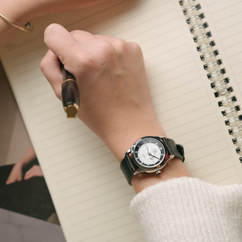 Jam Tangan Kulit Pria Wanita Cewek Elegan Anti Air Christyan Arden Millicent CA3214 Around The World