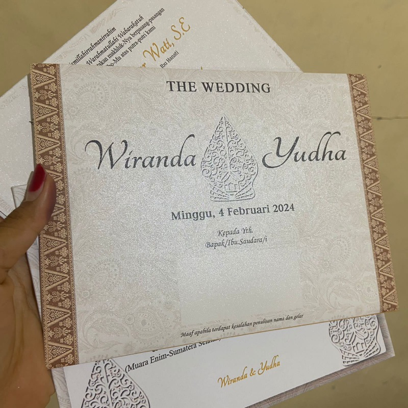 undangan hardcover tema jawa