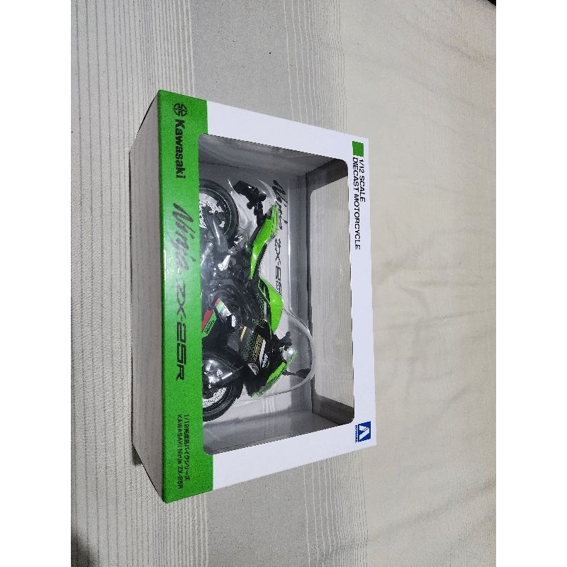 Miniatur Kawasaki ZX25R Green by Aoshima Japan 1/12