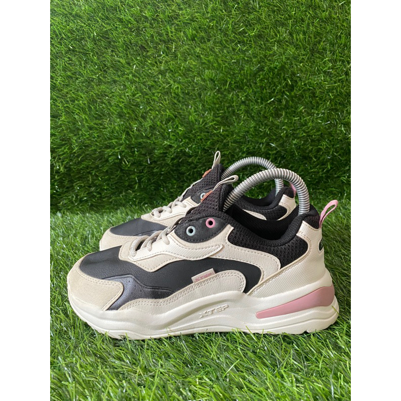 Sepatu XTEP