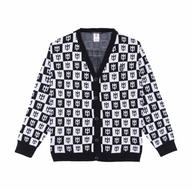 Knitwear cardigan maternal disaster