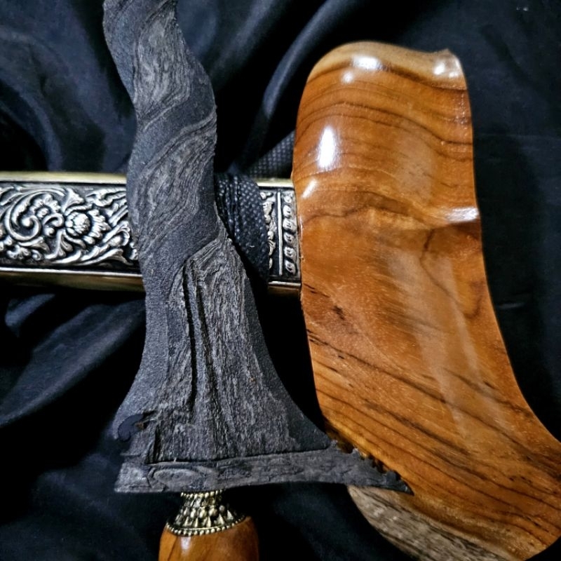 Keris Sengkelat Pamor Buntel Mayit