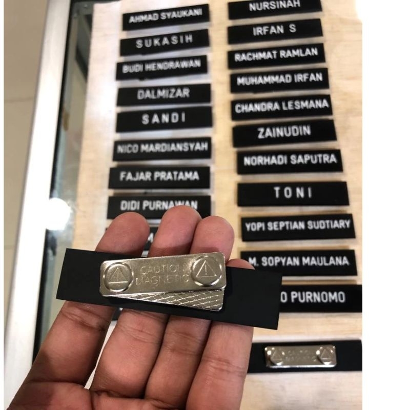 

Nametag/Papan Nama Dada Hitam Doff - MAGNET