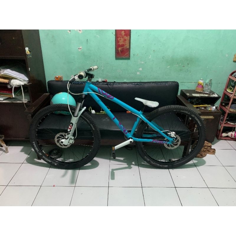 Polygon Cozmic DXP MTB Drit Jump second