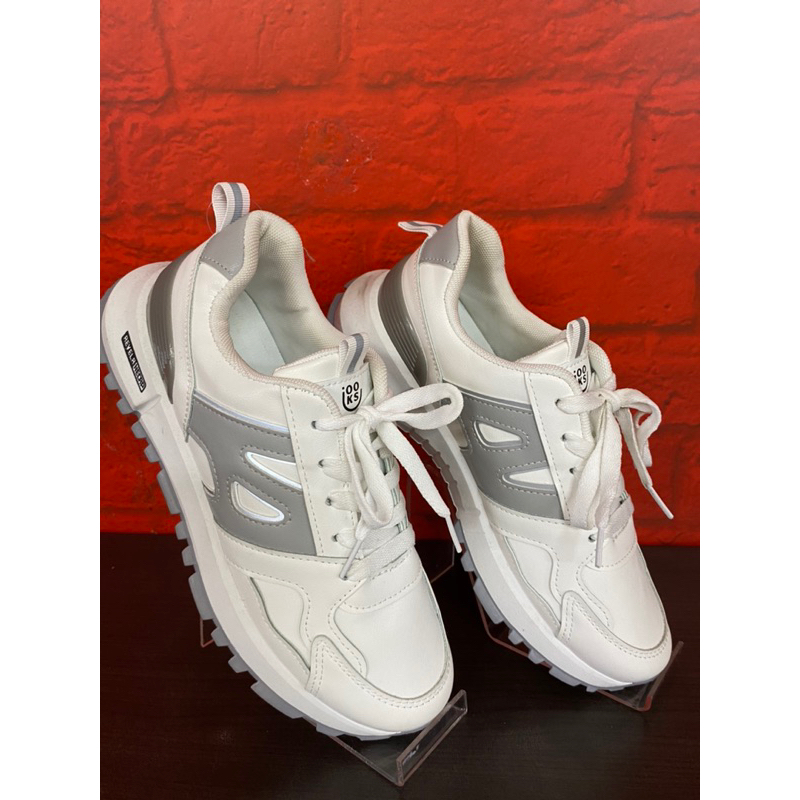 sepatu sneakers looks wanita  murah