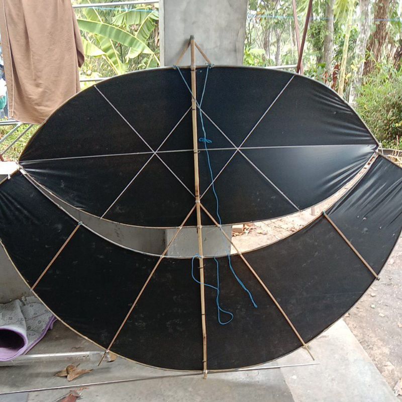 Layangan Pegon siap terbang