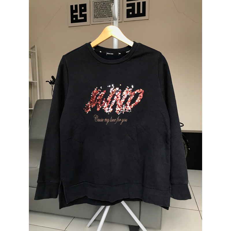 Atasan Agatha Paris (second)