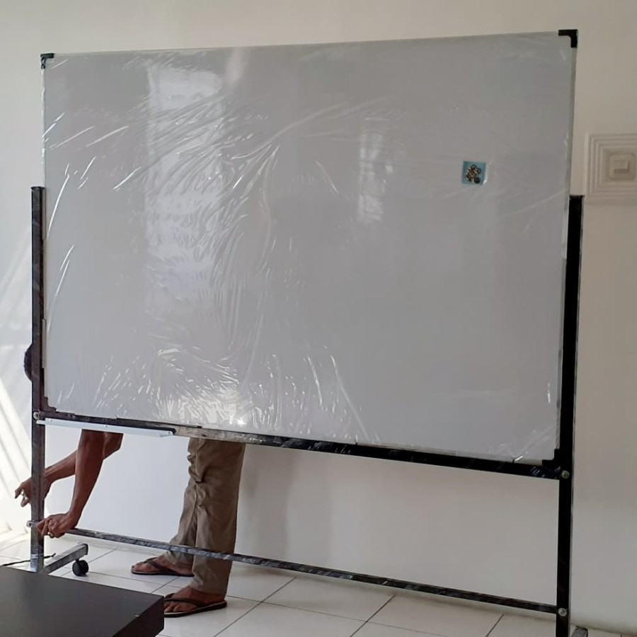 

White Board / Papan Tulis Standing 90 × 120 Cm .Non Magnetik