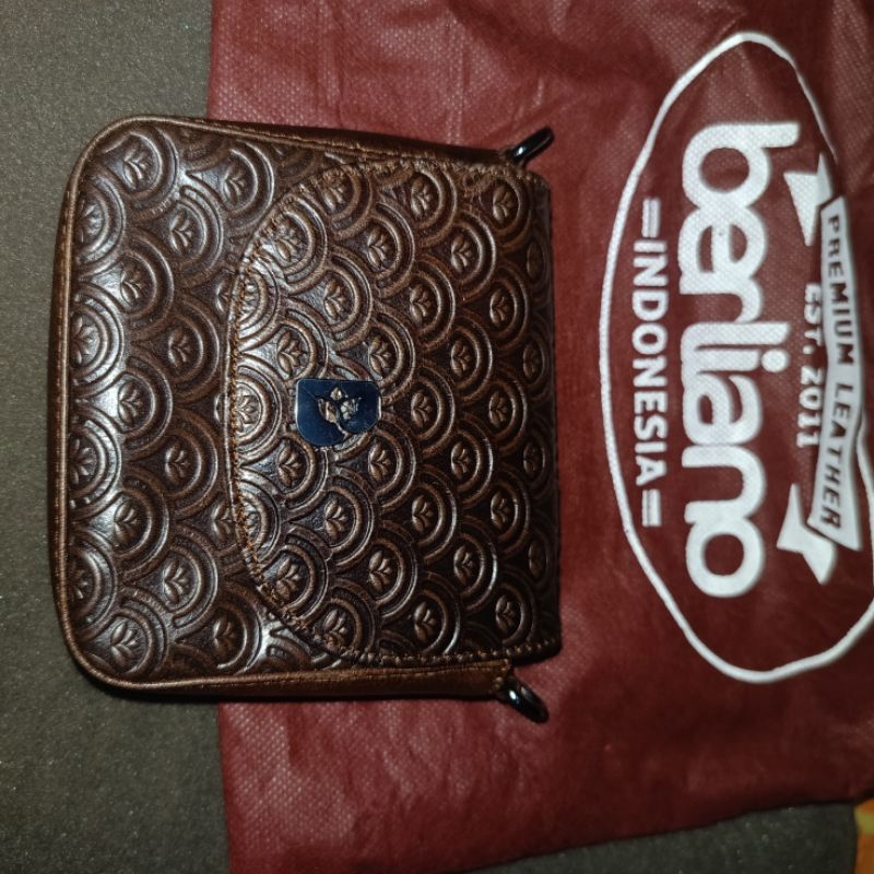 Berliano. dompet berliano preloved