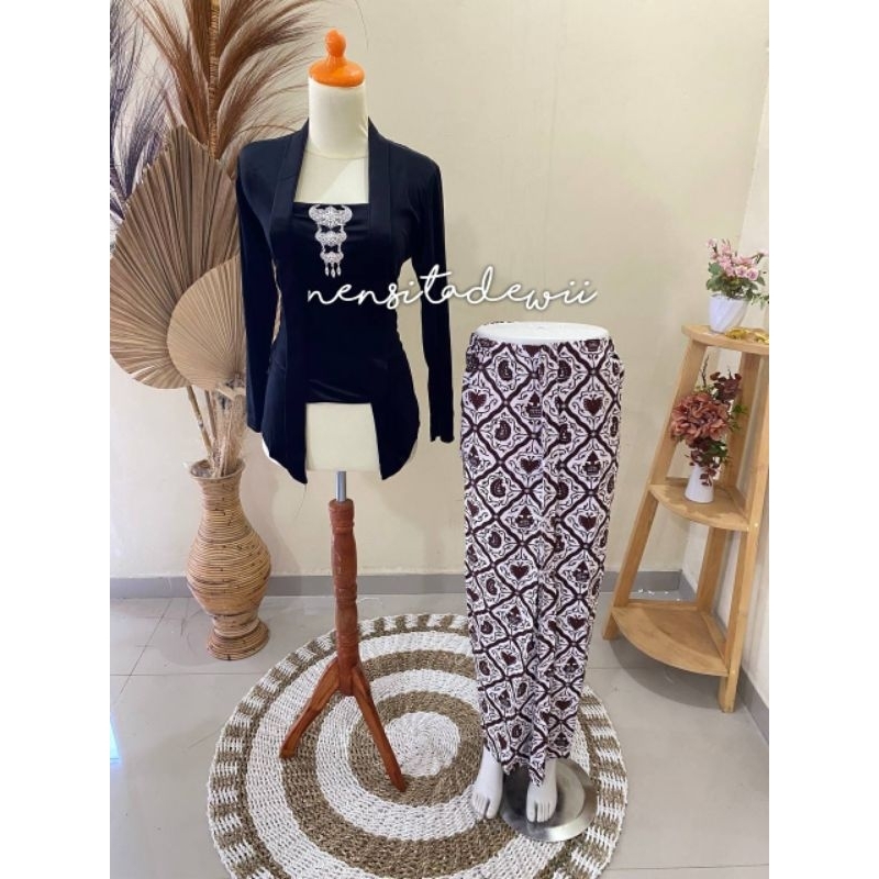 [Hitam] Kebaya Kutubaru + Jarik Instan / Motif Sidoluhur