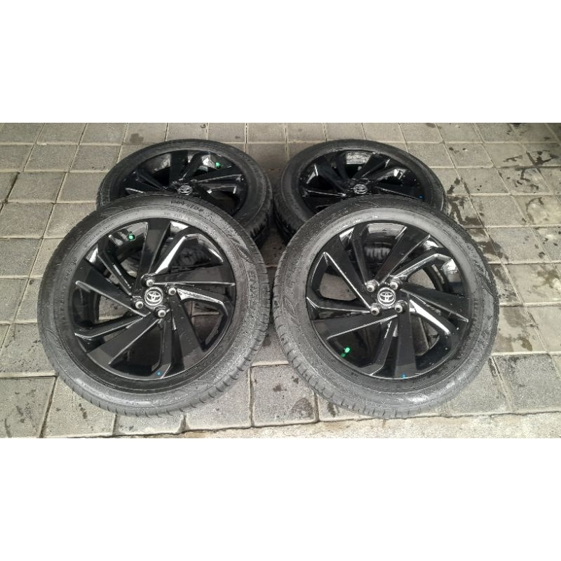 VELG DAN BAN BEKAS MOBIL OEM COPOTAN RAIZE RING 17 + BAN 80%