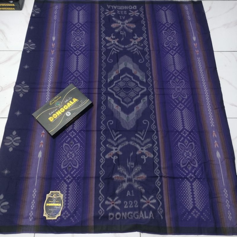 SARUNG DONGGALA MOTIF KEMBANG SAKURA