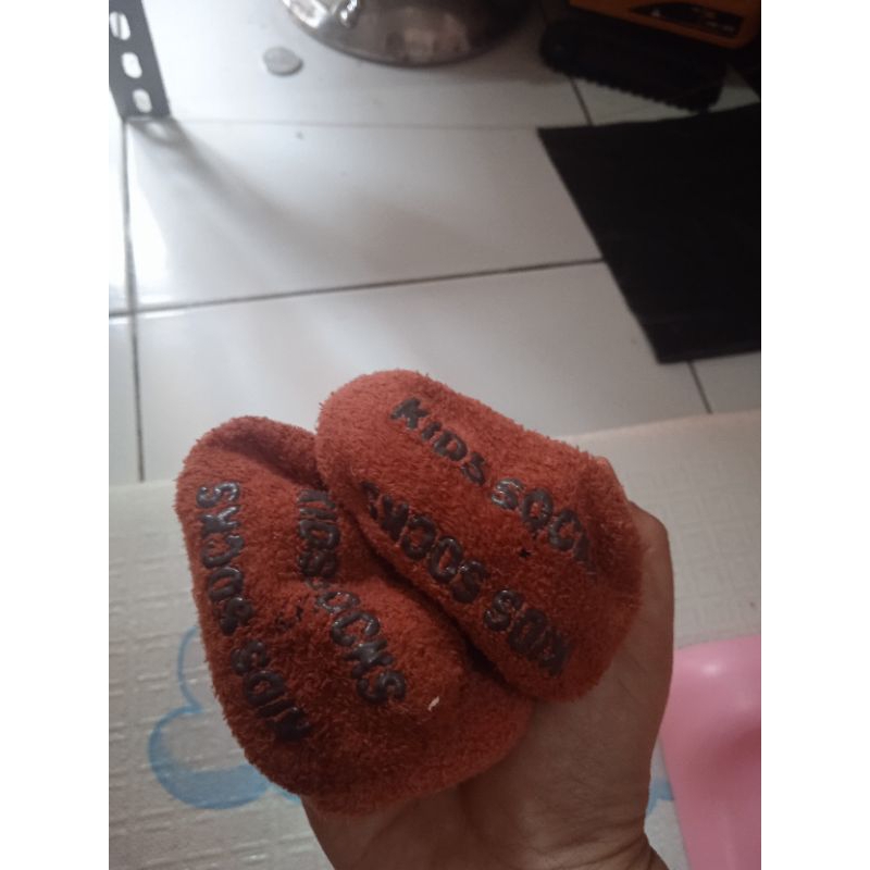 aksesoris bayi/anak perempuan like new(kaos kaki,topi rajut,sepatu bayi,bando bayi