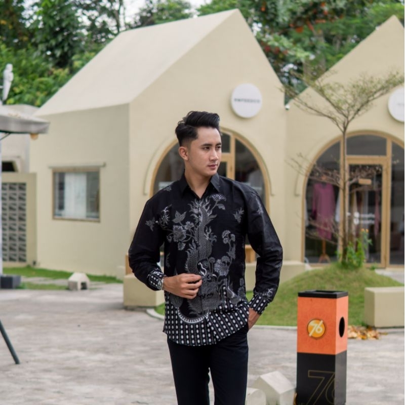 Naga batu hitam kemeja batik premium slimfit lapis furing