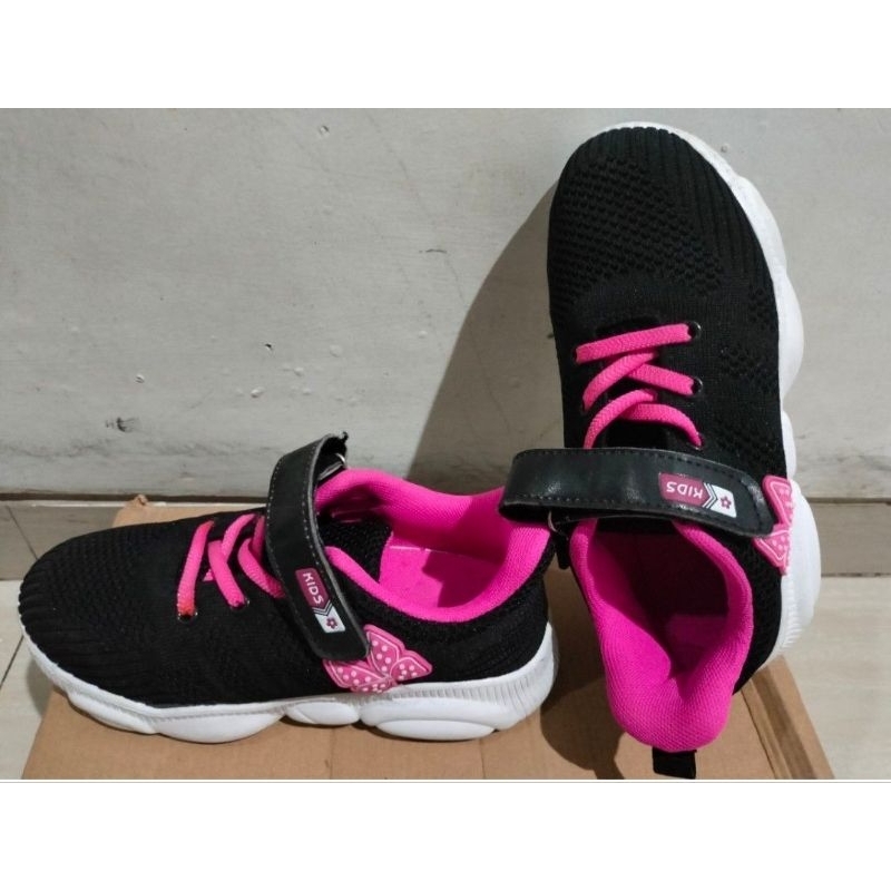 sepatu anak perempuan/ sepatu sneaker anak perempuan/ sepatu sekolah anak perempuan
