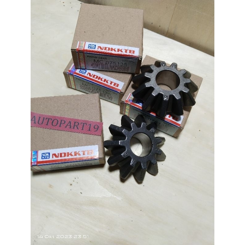 Pinion gear ps100 gigi satelit ps100 4d31