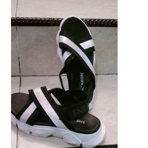 sneakon  sandal