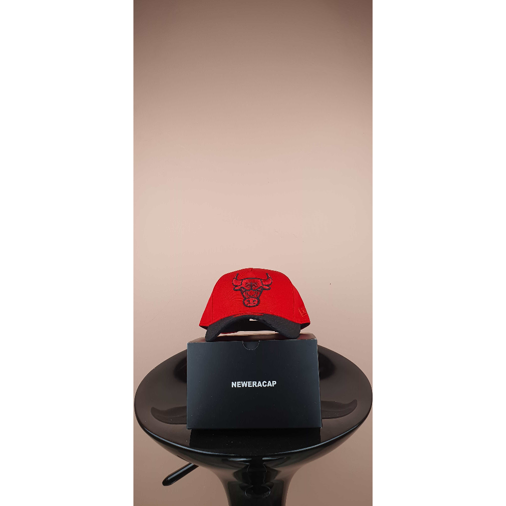 bulls merah visor hitam logo merah Topi Pria Baseball Snapback Polos Wanita Unisex Premium