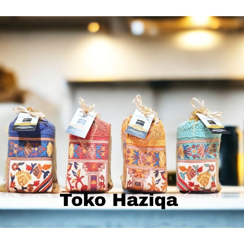 sajadah travel suede ukuran muka  kemasan tile / hampers sajadah / oleh oleh haji dan umroh / souven