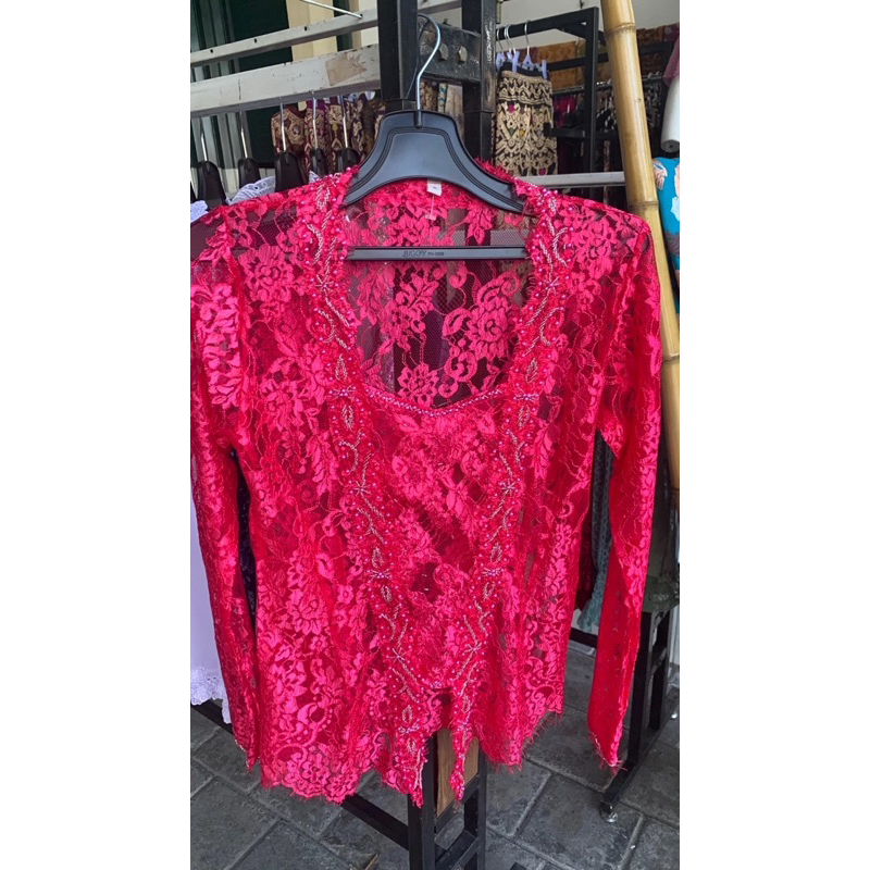 Kebaya jadi payet merah