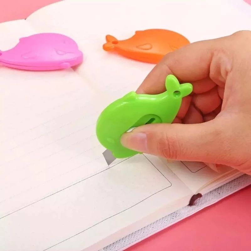

Cutter mini portabel bentuk dolphin / Alat bantu buka paket kemasan mini travel kit pemotong kertas dan plastik