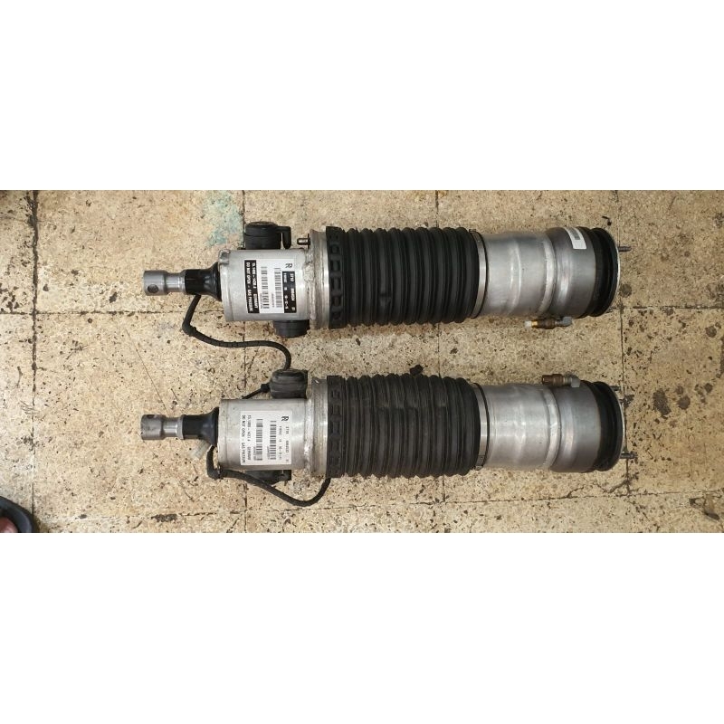 Airsuspensi depan RollRoyce Ghost