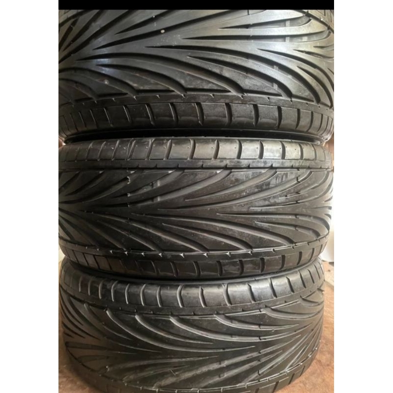 Ban mobil ring 19 ban mobil merek Toyo proxes ukuran 275/40 19