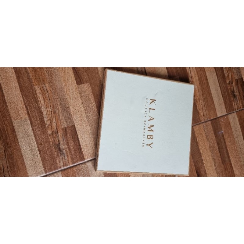 

box scarf wearing klamby WK signature