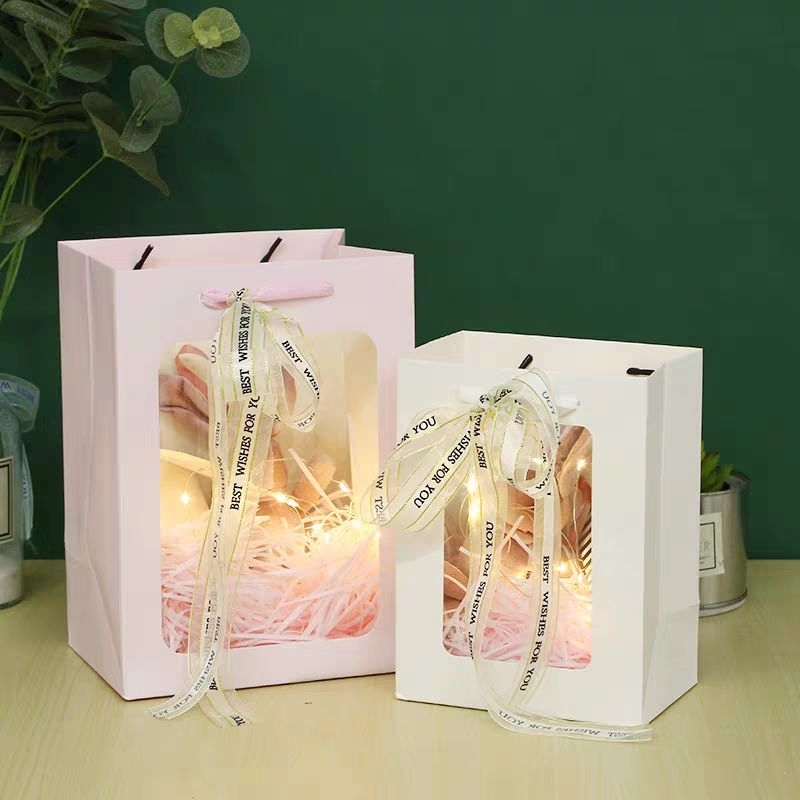 

PaperBag Mika Bouquet Bunga Boneka | Souvenir | Gift bag (MINIMAL ORDER 3PCS) (25x15x35)
