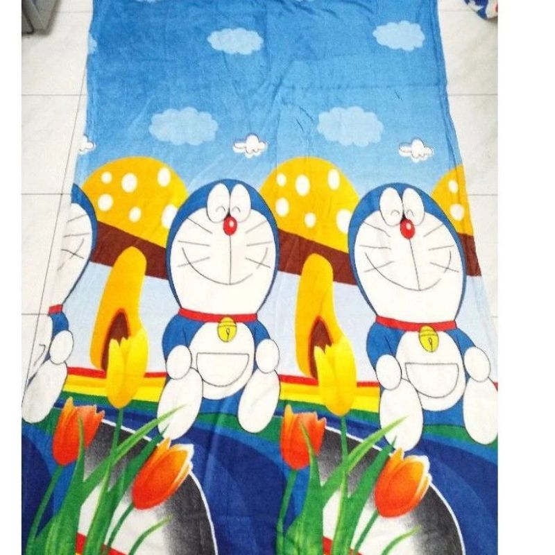 selimut bulu karakter doraemon