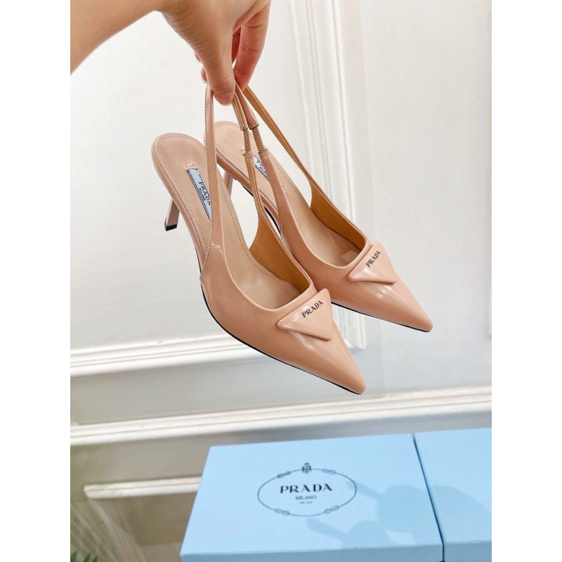 PRADA sepatu wanita
