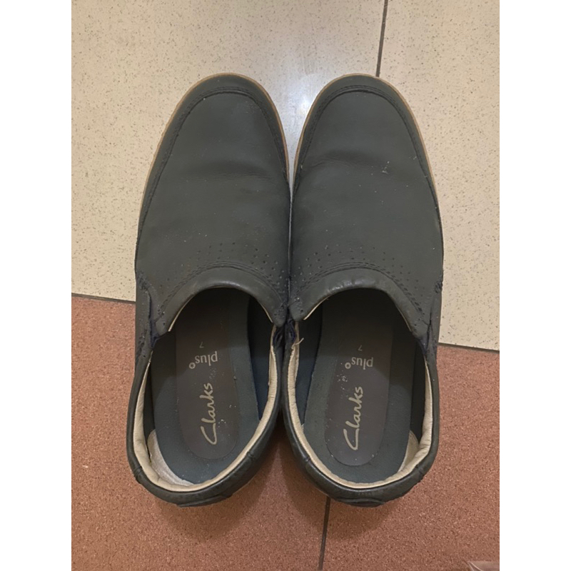 sepatu pria Clarks