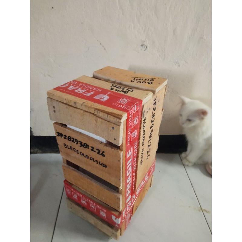 

packing kayu plus bubble wrap untuk kirim patung