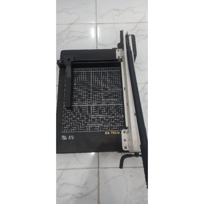 Mesin potong kertas 1 rim A4 F4