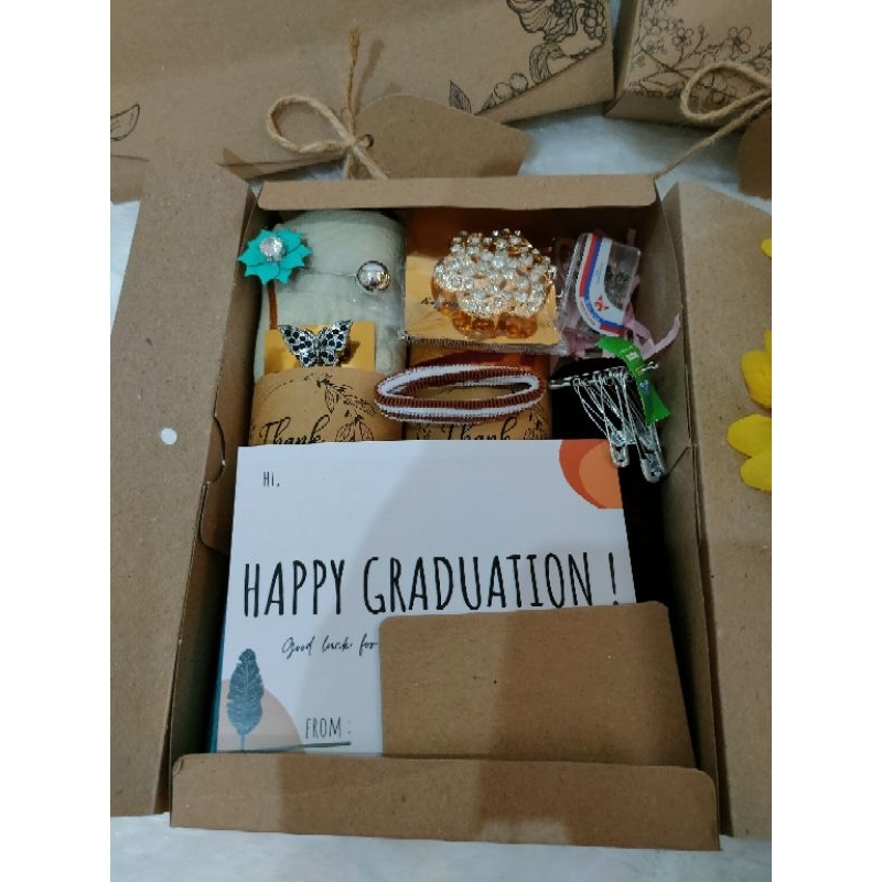 

Hampers Hijab l Hampers Jilbab Voal Premium Motif I KADO CEWEK I Gift Box Termurah I Hadiah Ultah I Souvernir