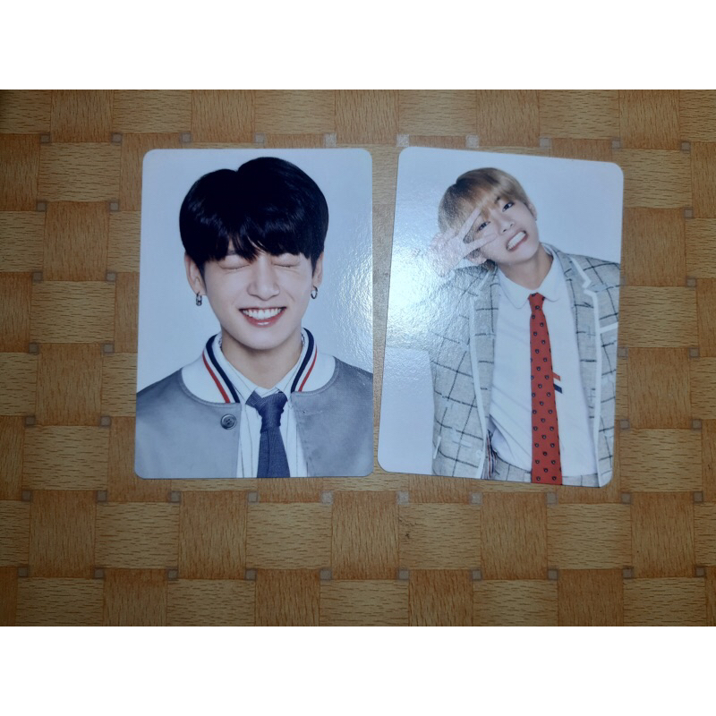 MPC HEA KR Jungkook Merem Taehyung Peace nyengir