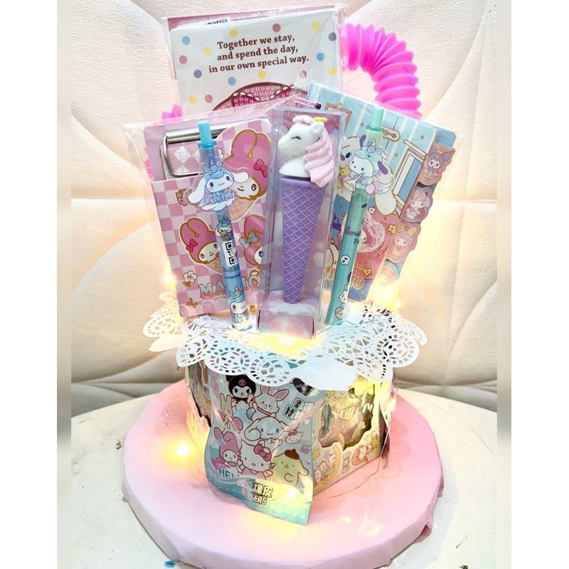 

BDAY GIFT KADO ULTAH HADIAH ULTAH TOYS TOWER SNACK TOWER ALAT TULIS GIFT TOWER KADO ULTAH