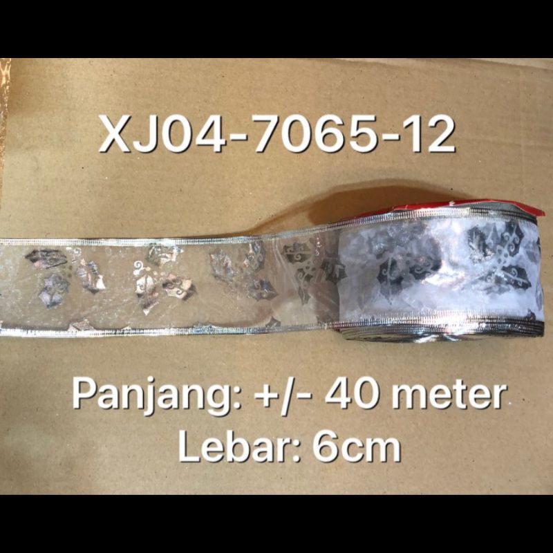 

Pita kain silver motif daun 40 meter lebar 6cm XJ04-7065-12