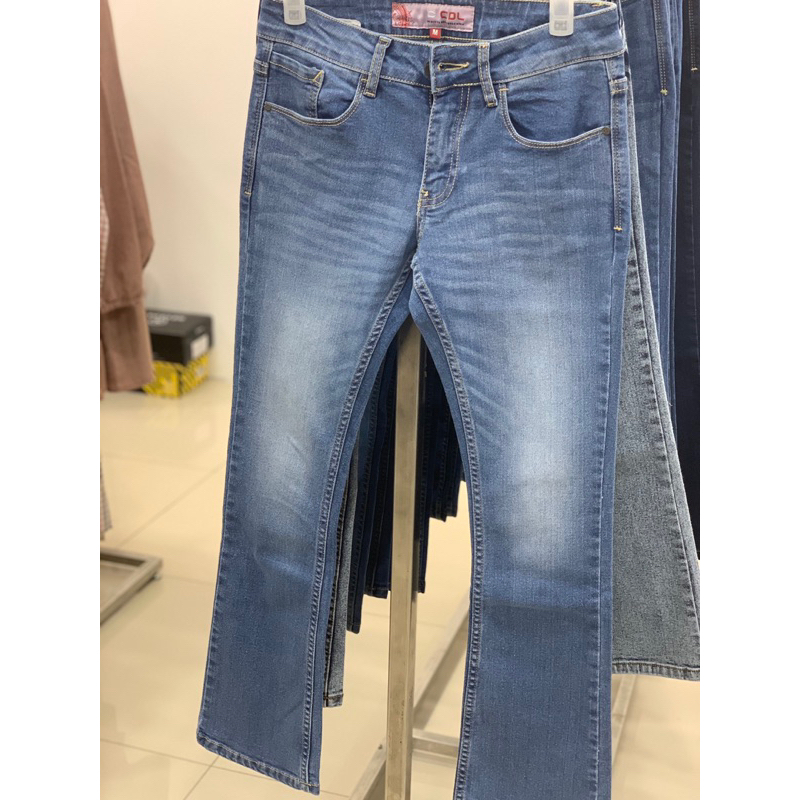 Jeans Bootcut Wanita