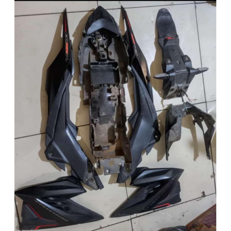 cover body belakang set sayap 2nd ori cb150r v3