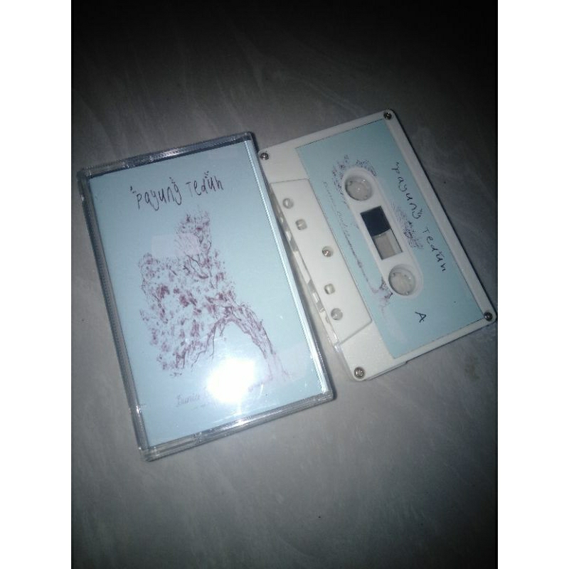 kaset pita payung teduh dunia batas