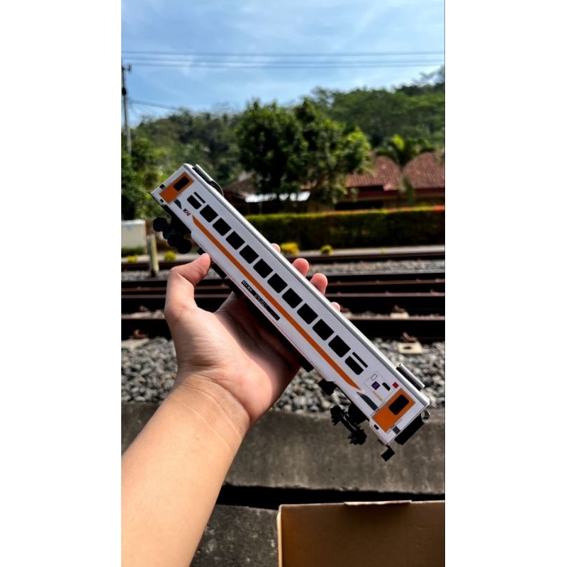 MAINAN KERETA API KAYU, GERBONG EKONOMI PUTIH