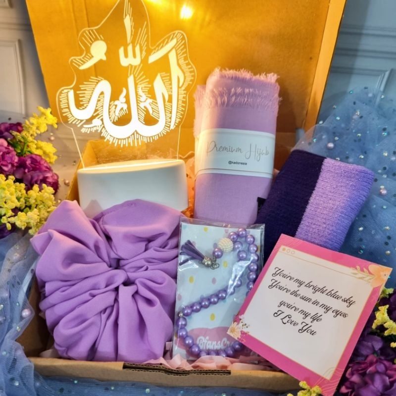 

Kado Hijab Ungu / Hampers Cewek Ungu / Hadiah Ulang Tahun Cewek