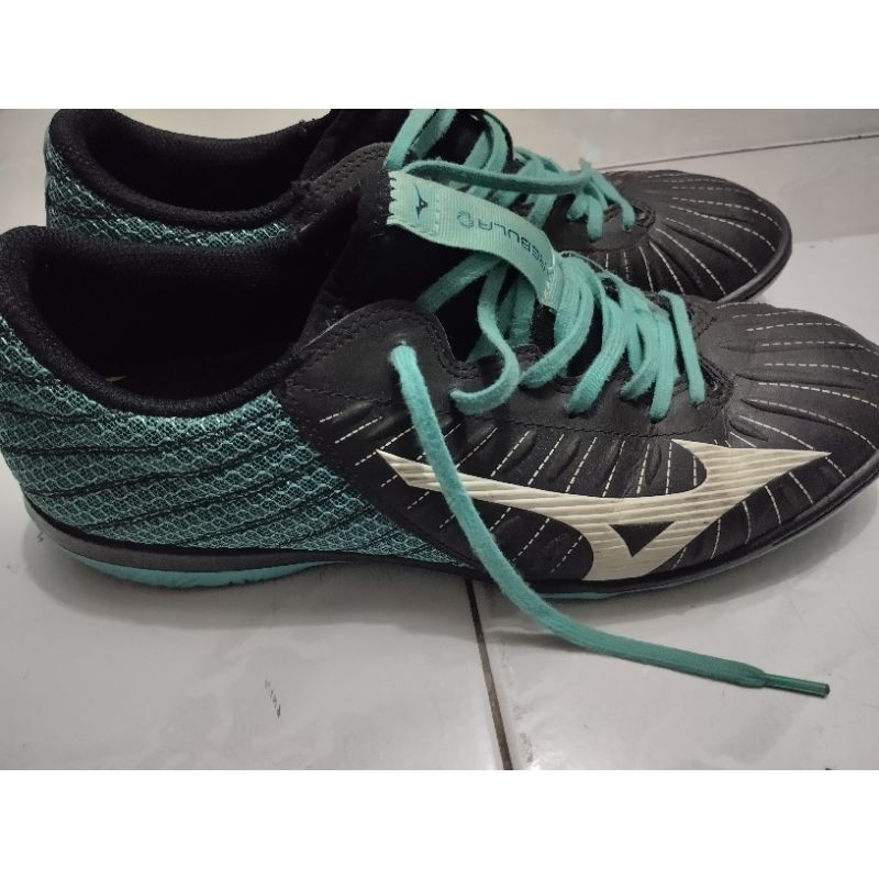 Mizuno Rebula Sala Select IN Sepatu Futsal Pria