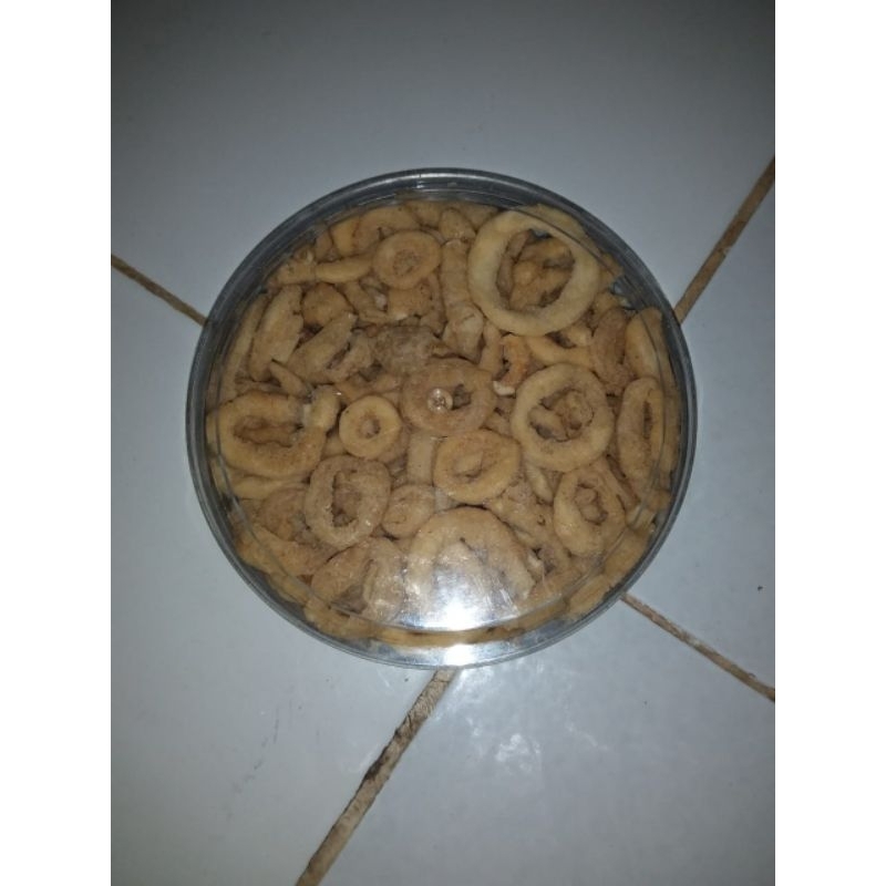 

Cumi crispy oleh-oleh khas Madura ukuran toples