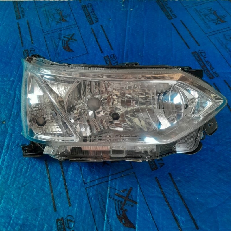 Headlamp Lampu Depan Mobil Grand Avanza 2015 2016 2017 2018 Kanan