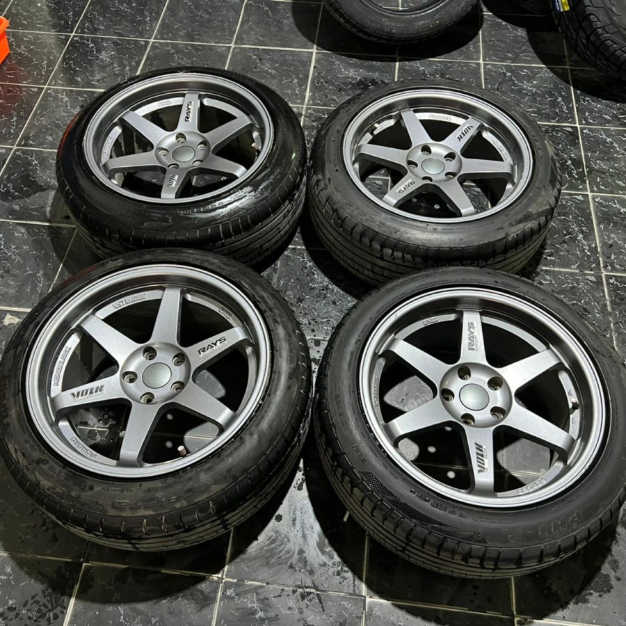Velg Bekas RAYS TE37 R18X8,5/9,5 baut 5 pcd 5X114 + BAN 225 50 R18