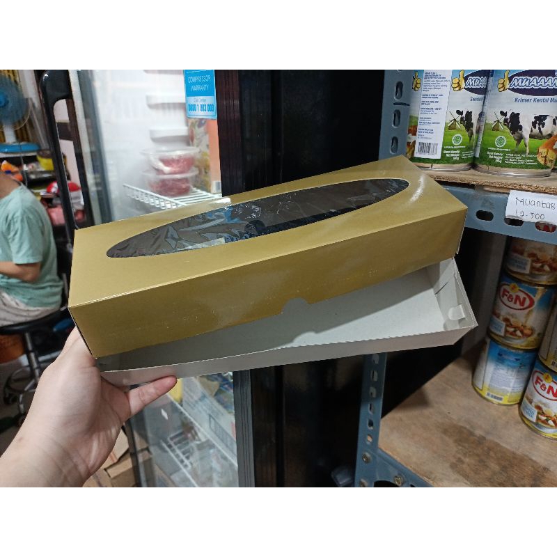 

Kotak GOLD 30x10x5 / kotak kue